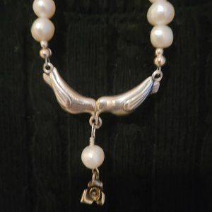 Great gift:  Hand strung pearl bead necklace
